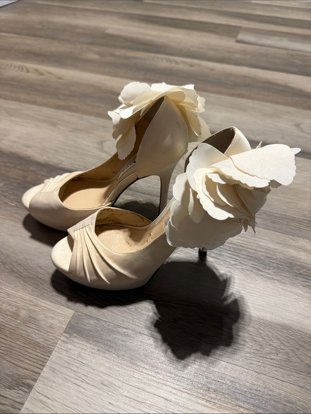 Women’s Ivory Floral Accent High Heel Pumps
